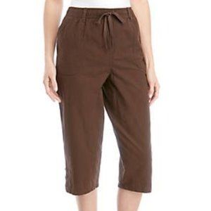 •Van Heusen• Capri Pants